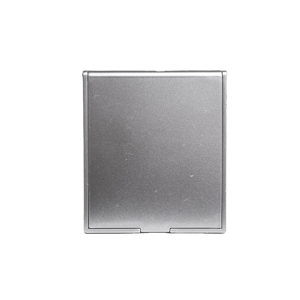 Espelho plástico retangular sem aumento. Produzido em plástico resistente frente e verso liso.