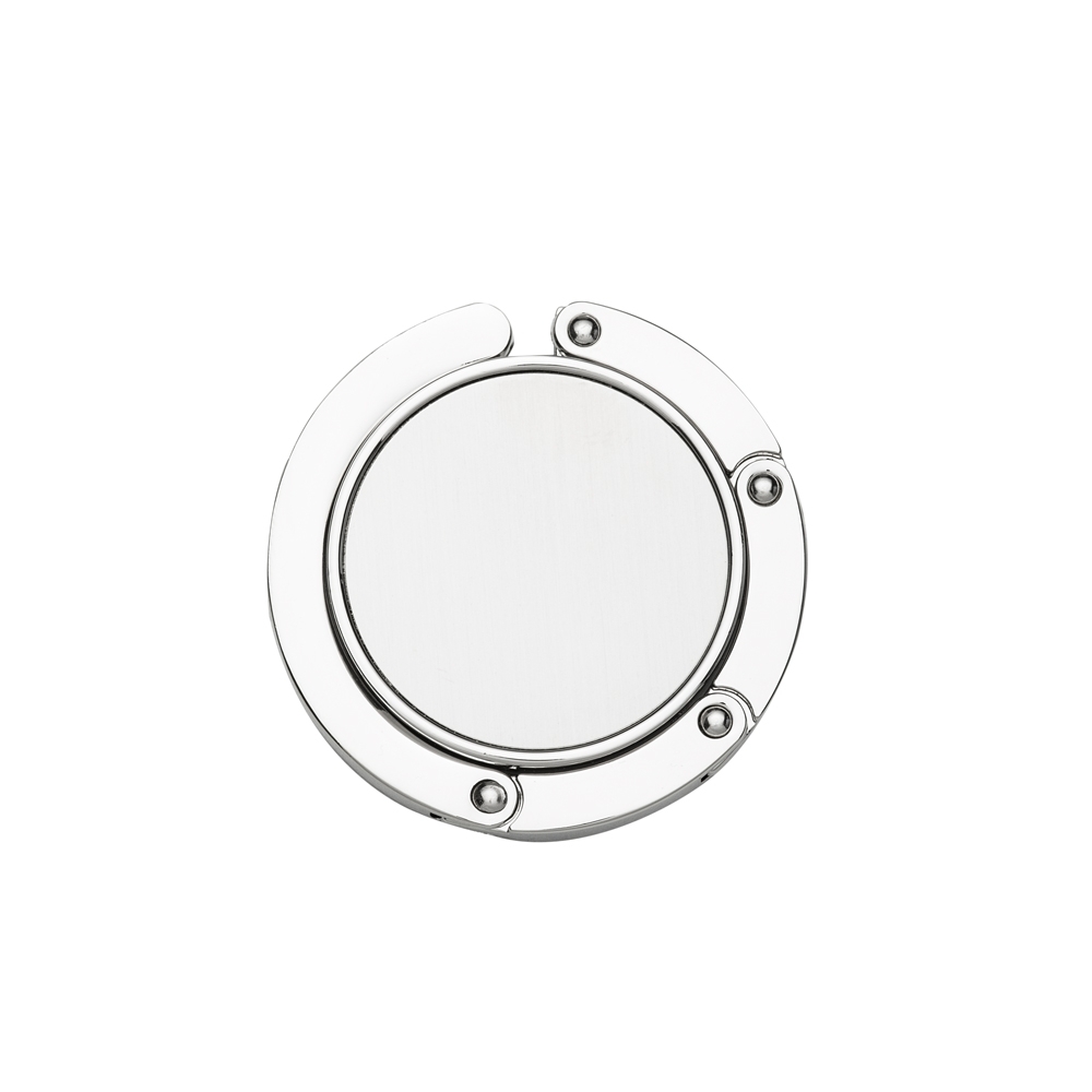 Porta bolsa de metal dobrável, possui chapa central redonda para gravação e parte traseira borracha anti deslizante. Para utilizar o porta bolsa basta puxar a lateral(é imantado) e abri-lo.